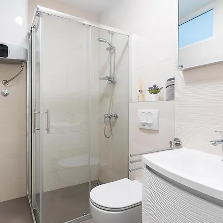 Apartment Travel *